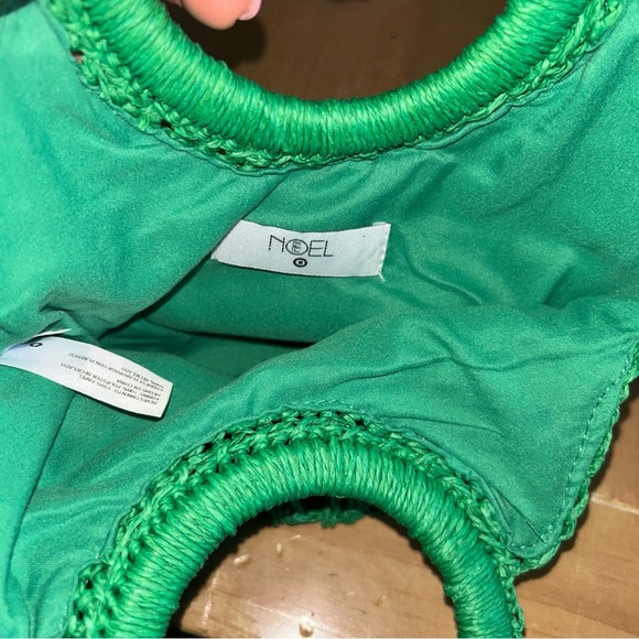 Green Woven Handbag - Picture 2 of 4